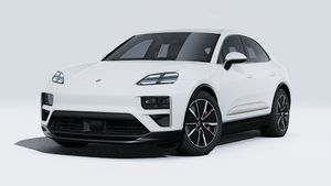 Exterior view of Macan Turbo showing the front and left side of the car