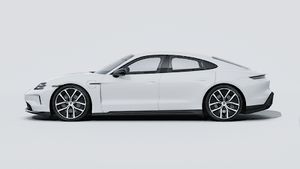 Exterior view of Taycan Black Edition showing the left side of the car