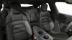 Interior view showing the front seats of Taycan 4S Black Edition