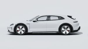 Exterior view of Taycan 4S Cross Turismo showing the left side of the car