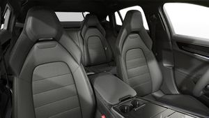 Interior view showing the front seats of Panamera 4 E-Hybrid