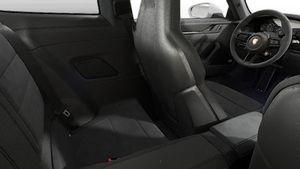 Vista interior de los asientos traseros del 911 Carrera GTS