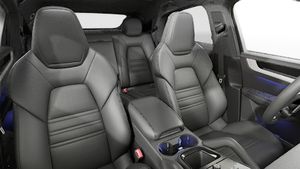 Vista interior de los asientos delanteros del Cayenne S Coupé