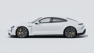 Vista exterior de Taycan Turbo S mostrando el lado izquierdo del coche