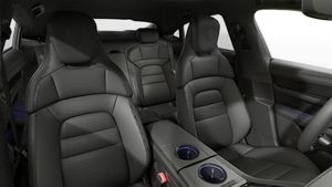 Vista interior de los asientos delanteros del Taycan 4S Black Edition