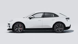 Exterior view of Macan Turbo showing the left side of the car