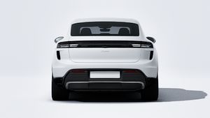 Exterior view of Macan Turbo showing the rear of the car