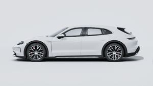 Exterior view of Taycan 4S Cross Turismo showing the left side of the car