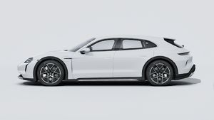 Exterior view of Taycan Turbo Cross Turismo showing the left side of the car
