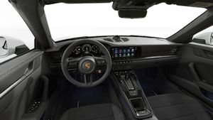 Vue de l'intérieur montrant le volant et le tableau de bord d'un véhicule de transport de marchandises. 911 Carrera GTS Cabriolet