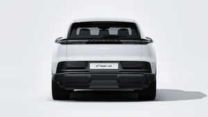 Vue extérieure de Cayenne Electric montrant l'arrière de la voiture
