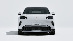 Vue extérieure de Cayenne S Coupé Electric montrant l'avant de la voiture