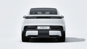 Vue extérieure de Cayenne S Coupé Electric montrant l'arrière de la voiture