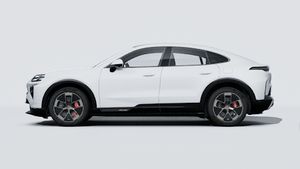 Vue extérieure de Cayenne Turbo Coupé Electric montrant le côté gauche de la voiture
