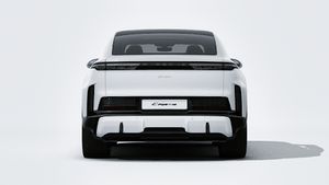 Vue extérieure de Cayenne Turbo Coupé Electric montrant l'arrière de la voiture