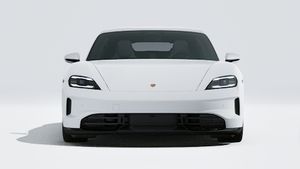 Vue extérieure de Taycan GTS montrant l'avant de la voiture