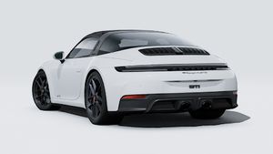 Buitenaanzicht van 911 Targa 4 GTS met de achterkant en linkerkant van de auto