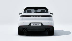 Buitenaanzicht van Cayenne S E-Hybrid met de achterkant van de auto
