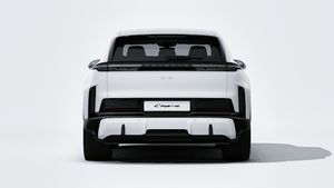 Buitenaanzicht van Cayenne Turbo Electric met de achterkant van de auto
