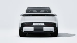 Buitenaanzicht van Cayenne S Coupé Electric met de achterkant van de auto