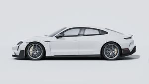 Buitenaanzicht van Taycan Turbo GT met de linkerkant van de auto