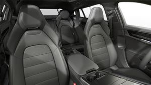 Binnenaanzicht van de voorstoelen van Panamera 4 E-Hybrid Executive