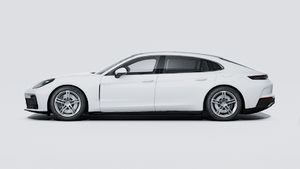 Buitenaanzicht van Panamera 4 E-Hybrid Executive met de linkerkant van de auto