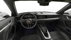 Innvendig visning som viser rattet og dashbordet til 911 Targa 4S