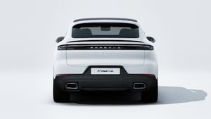 Utvendig visning av Cayenne E-Hybrid Coupé som viser baksiden av bilen