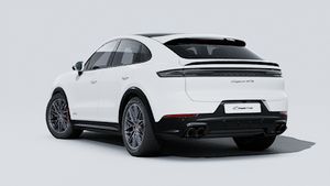 Utvendig visning av Cayenne GTS Coupé som viser baksiden og venstre side av bilen