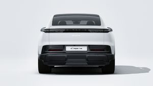 Utvendig visning av Cayenne Coupé Electric som viser baksiden av bilen