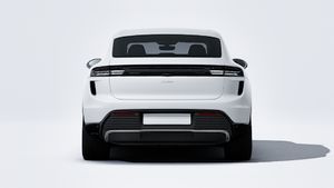 Utvendig visning av Macan Turbo som viser baksiden av bilen