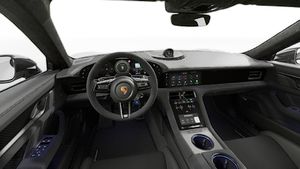 Innvendig visning som viser rattet og dashbordet til Taycan Turbo GT