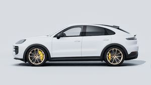 Exterior view of Cayenne Turbo GT showing the left side of the car