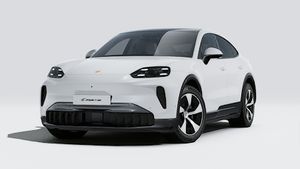 Exterior view of Cayenne Coupé Electric showing the front and left side of the car