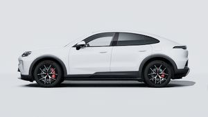 Exterior view of Cayenne S Coupé Electric showing the left side of the car