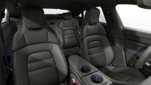 Interior view showing the front seats of Taycan 4S Black Edition