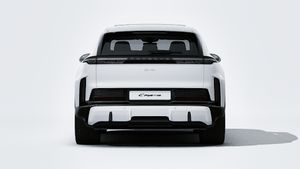 Exterior view of Cayenne Turbo Electric showing the rear of the car