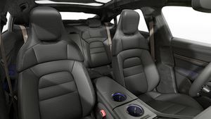 Interior view showing the front seats of Taycan Turbo