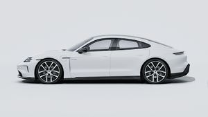 Exterior view of Taycan Black Edition showing the left side of the car