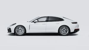 Exterior view of Panamera 4 E-Hybrid showing the left side of the car