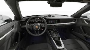 Vista interior que muestra el volante y el salpicadero de 911 Targa 4S