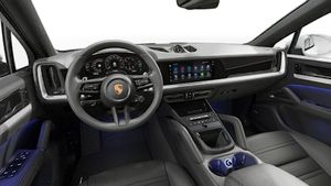 Vista interior que muestra el volante y el salpicadero de Cayenne Coupé