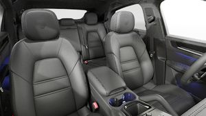 Vista interior de los asientos delanteros del Cayenne S E-Hybrid Coupé Black Edition