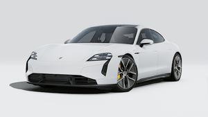 Vista exterior de Taycan Turbo S mostrando la parte delantera y el lado izquierdo del coche