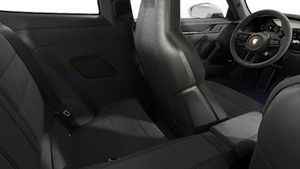 Vista interior de los asientos traseros del 911 Carrera GTS