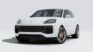 Vista exterior de Cayenne Turbo E-Hybrid mostrando la parte delantera y el lado izquierdo del coche