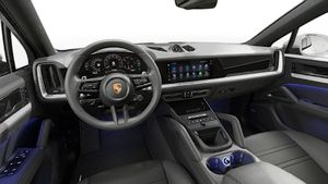 Vista interior que muestra el volante y el salpicadero de Cayenne Coupe
