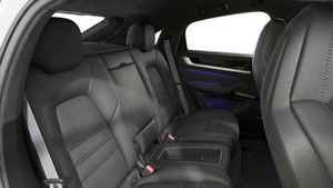 Vista interior de su Cayenne Turbo E-Hybrid Coupe con paquete GT