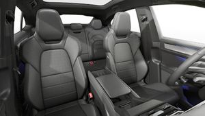 Vista interior de los asientos delanteros del Cayenne S Coupé Electric